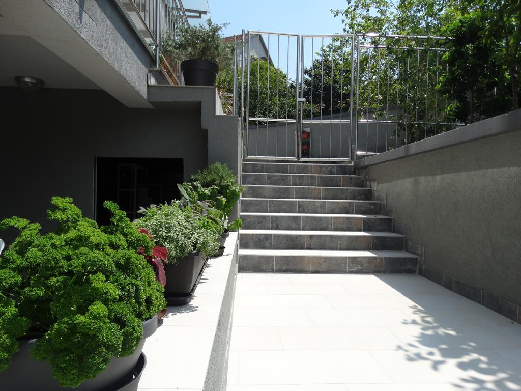 Agape Apartments Тиват Экстерьер фото